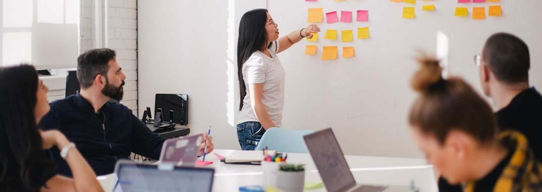 Marketers and programming Teacher with a class